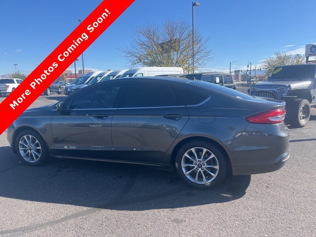 Used 2017 Ford Fusion SE Sedan