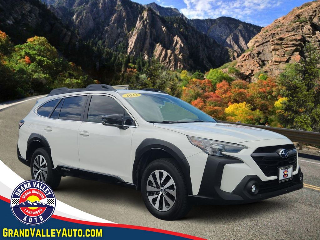 2023 Subaru Outback Premium's photo
