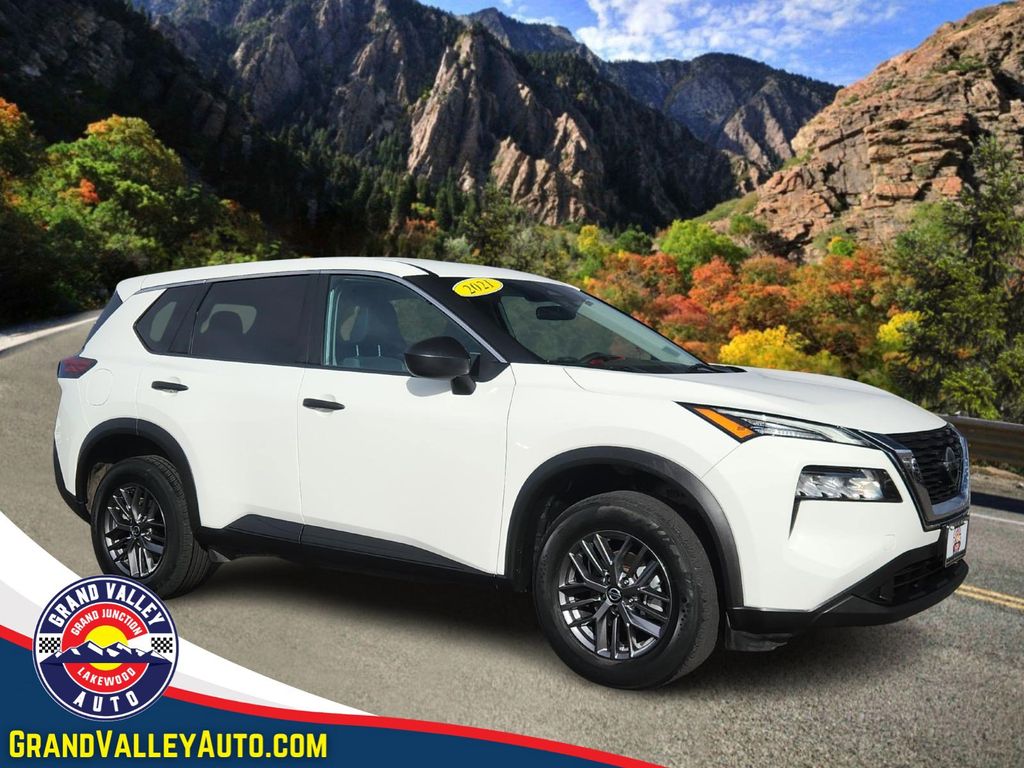 2021 Nissan Rogue S's photo