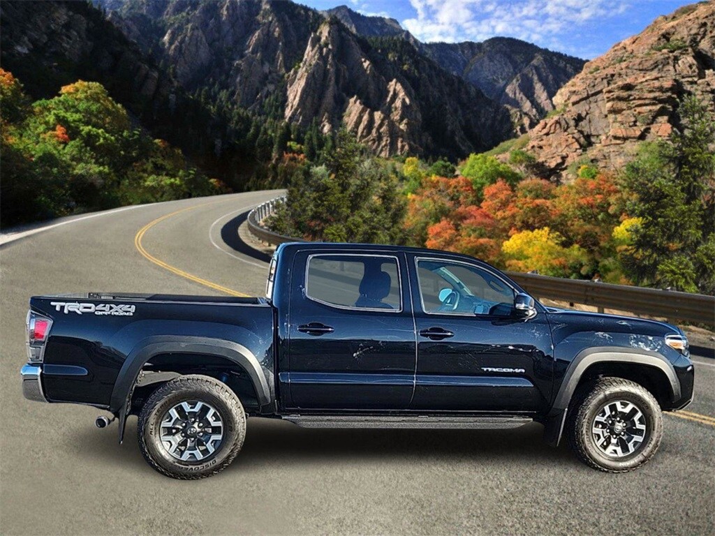 2022 Toyota Tacoma TRD Off-Road photo 2