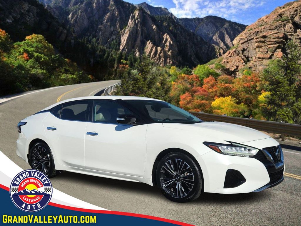 2021 Nissan Maxima SV's photo