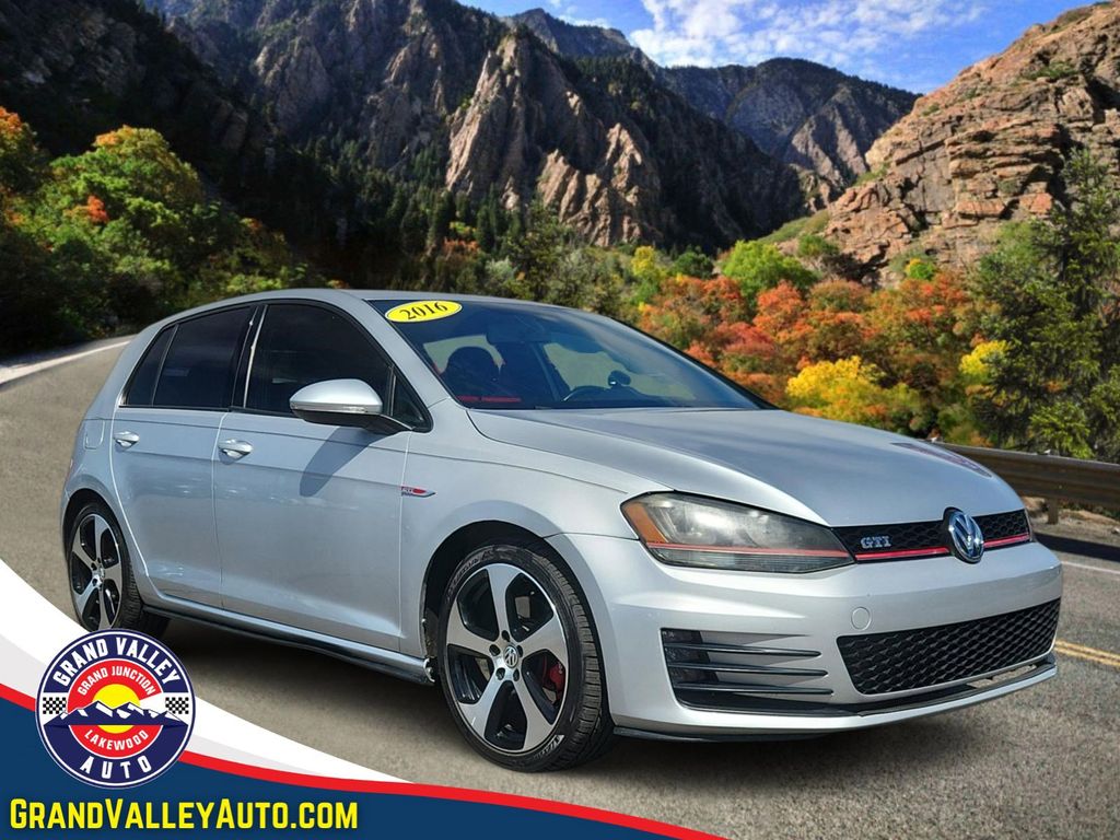 2016 Volkswagen Golf GTI 2.0T S 4-door PZEV's photo