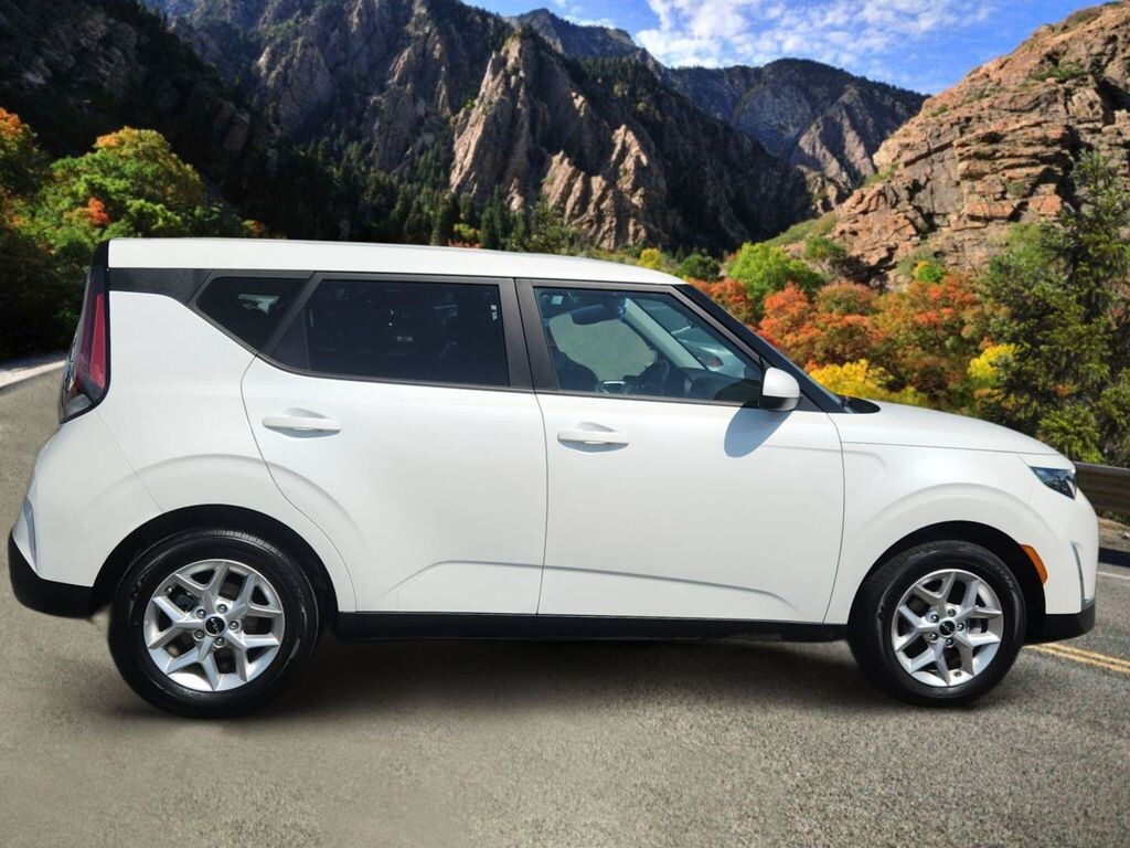 Used 2025 Kia Soul LX Hatchback