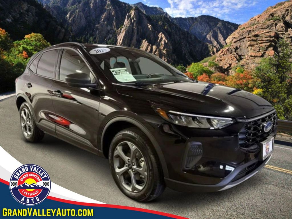 2025 Ford Escape ST-Line AWD's photo