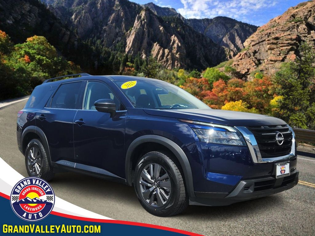 2025 Nissan Pathfinder SV 4WD's photo