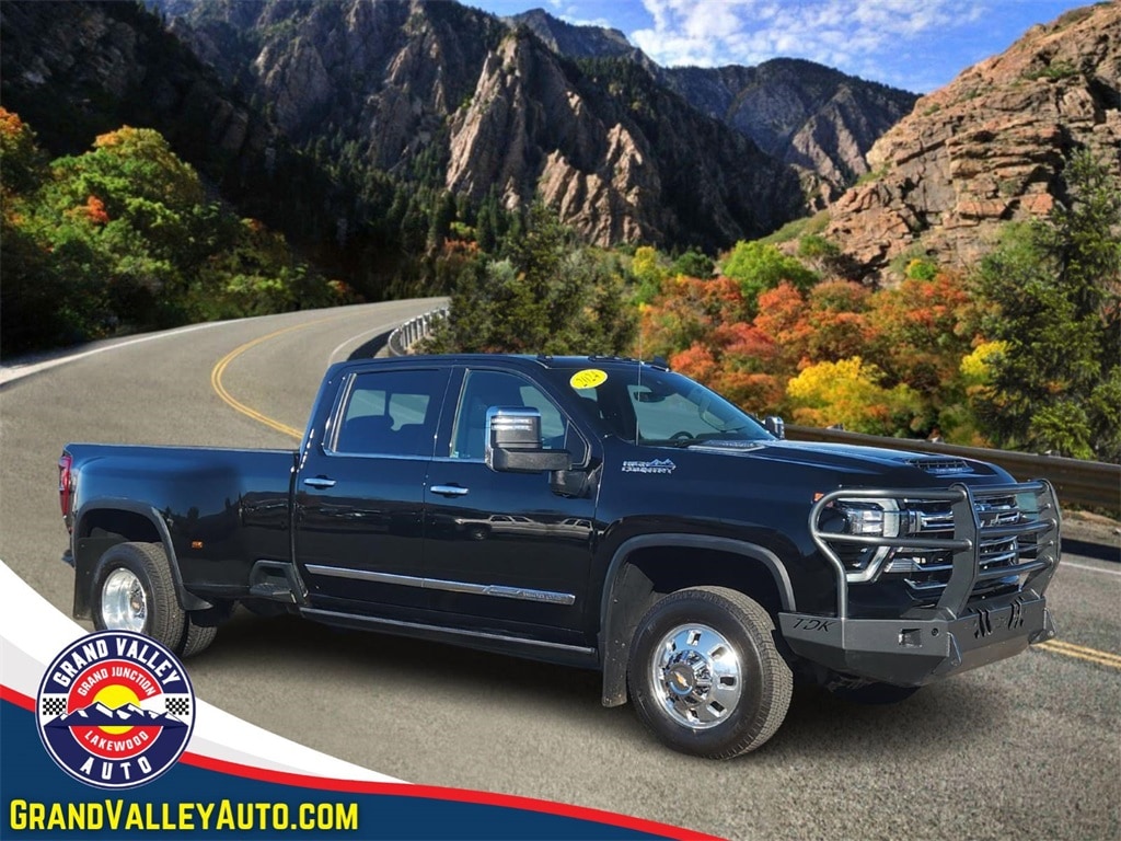 2024 Chevrolet Silverado 3500HD High Country's photo