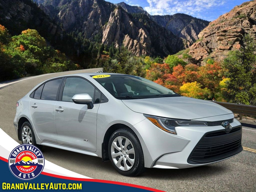 2025 Toyota Corolla LE CVT's photo