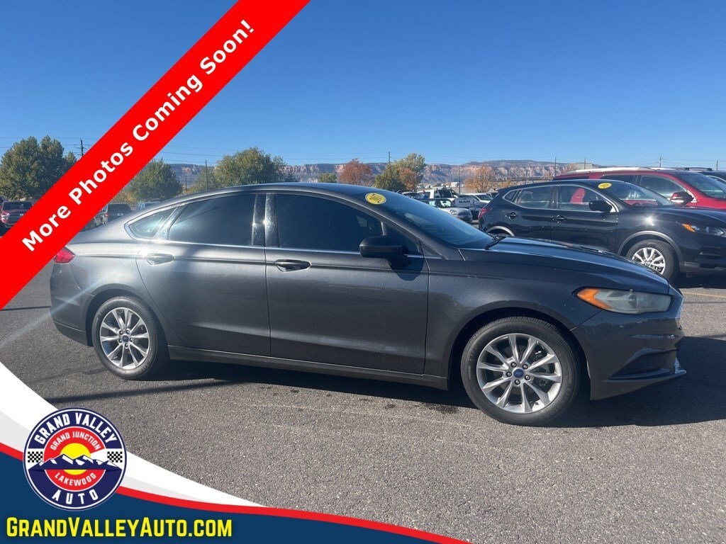 Used 2017 Ford Fusion SE Sedan