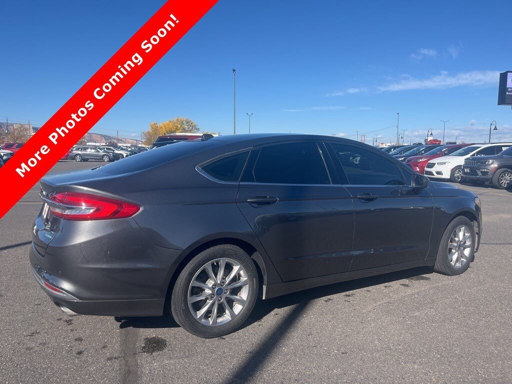 Used 2017 Ford Fusion SE Sedan