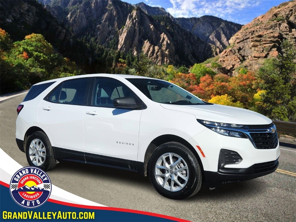 2024 Chevrolet Equinox LS's photo