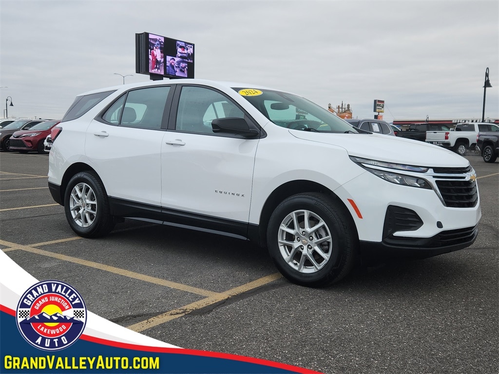 2024 Chevrolet Equinox LS's photo