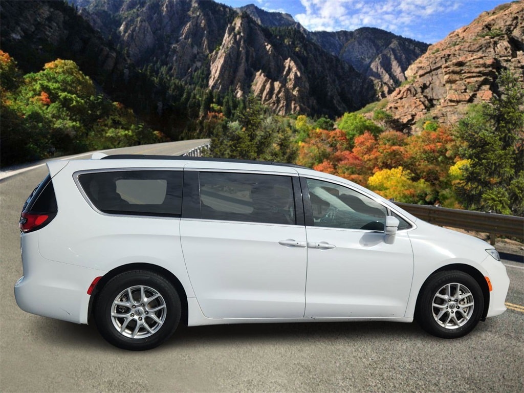 Used 2022 Chrysler Pacifica Touring L Minivan/Van