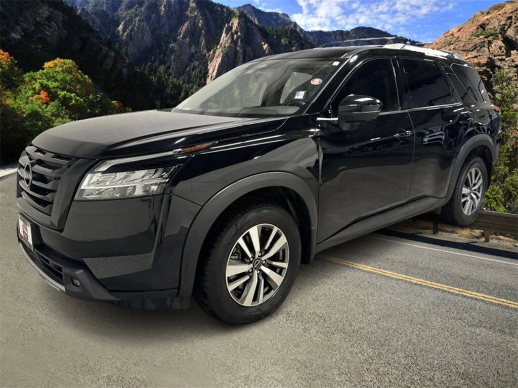2022 Nissan Pathfinder SL photo 2
