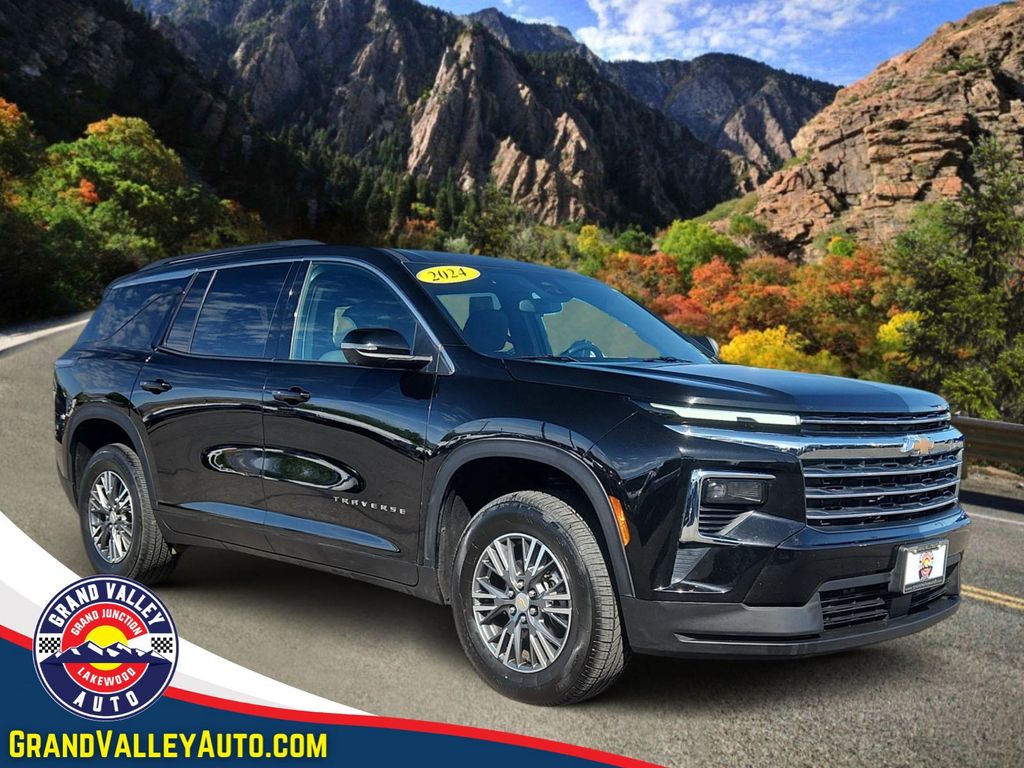 2024 Chevrolet Traverse AWD LT's photo