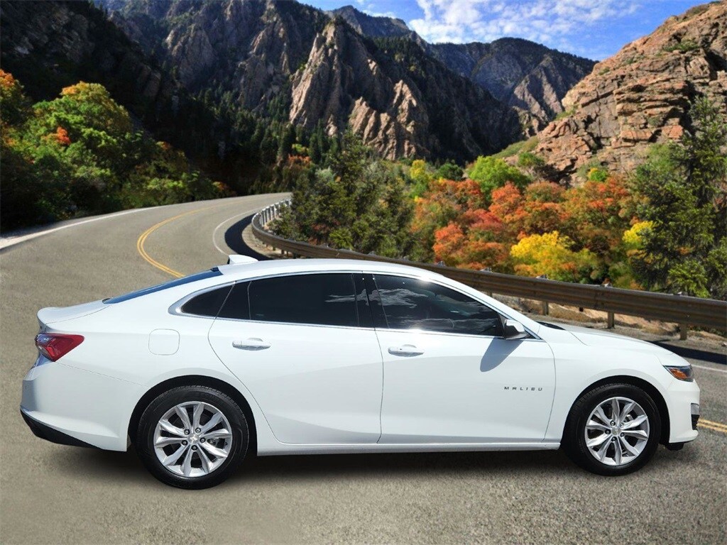 2022 Chevrolet Malibu 1LT photo 2