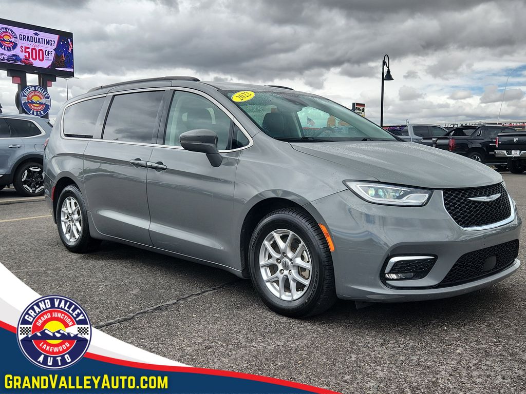 2022 Chrysler Pacifica Touring L's photo
