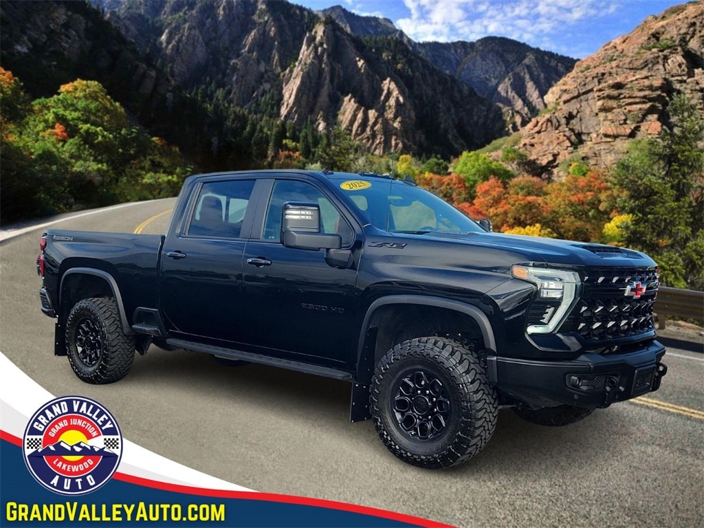 2025 Chevrolet Silverado 2500HD ZR2's photo