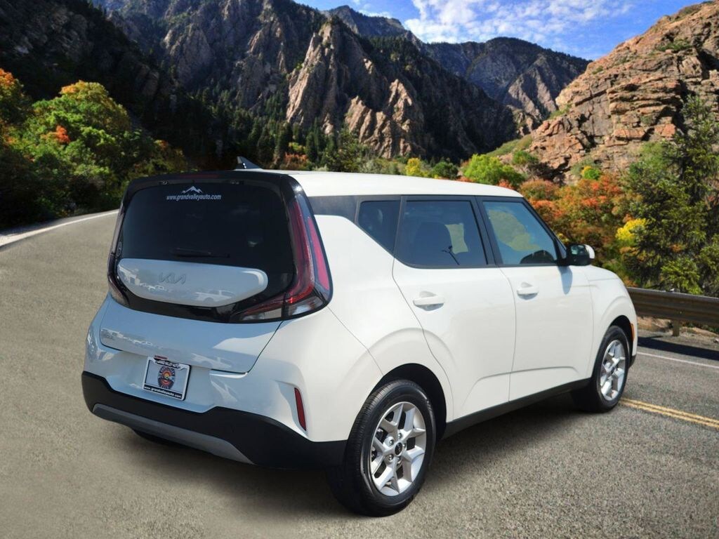 Used 2025 Kia Soul LX Hatchback