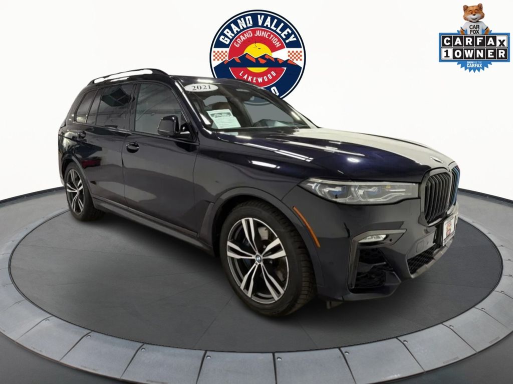 2021 BMW X7 M50i's photo