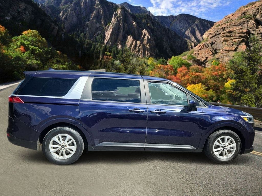 Used 2024 Kia Carnival LX Minivan/Van