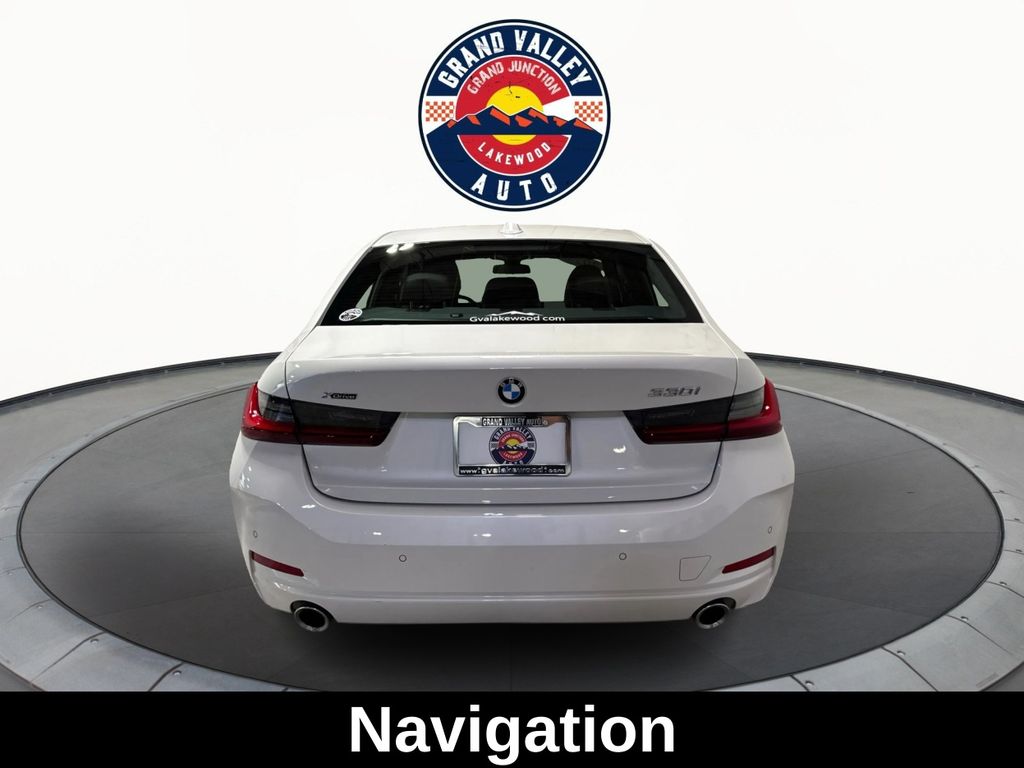2025 BMW 3 Series 330i - Photo 7