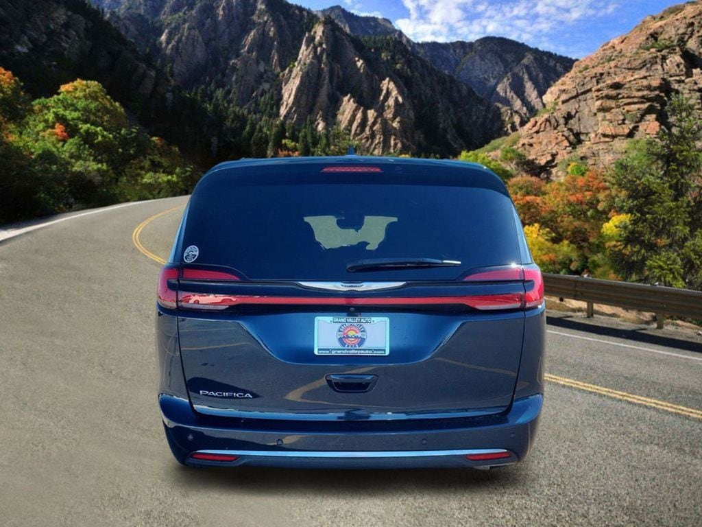 Used 2023 Chrysler Pacifica Pinnacle Minivan/Van