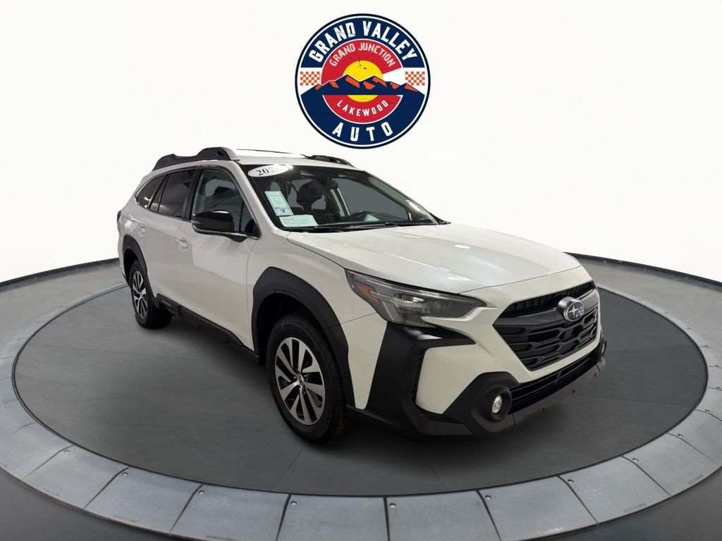 2024 Subaru Outback Premium's photo