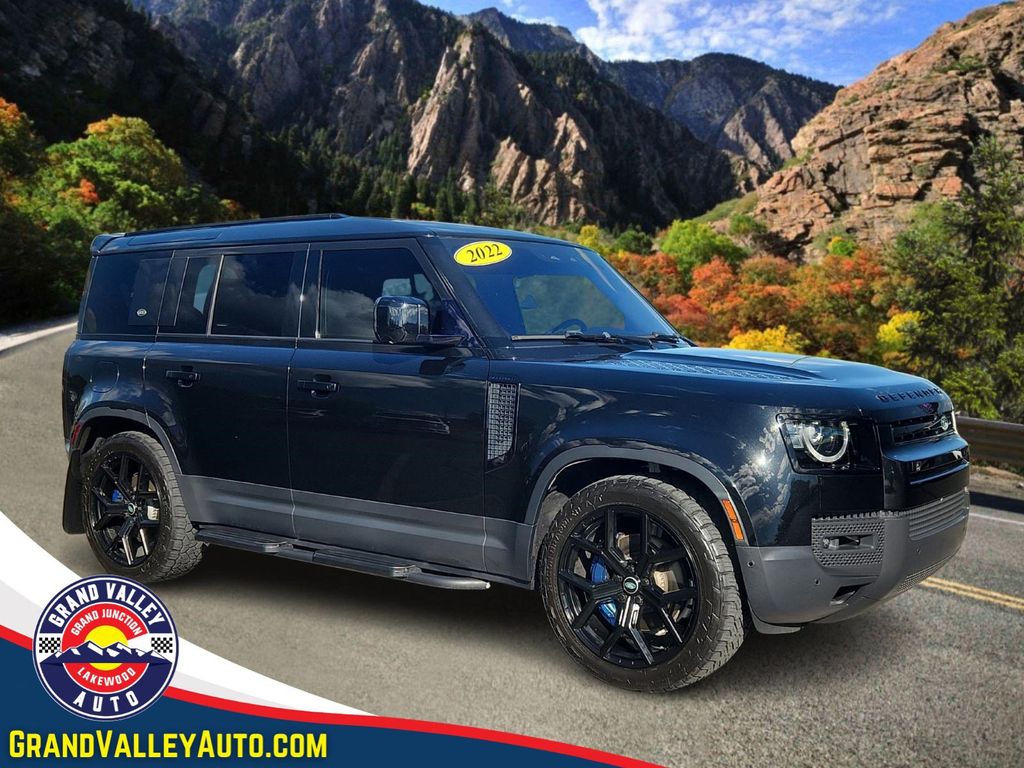 2022 Land Rover Defender SE's photo