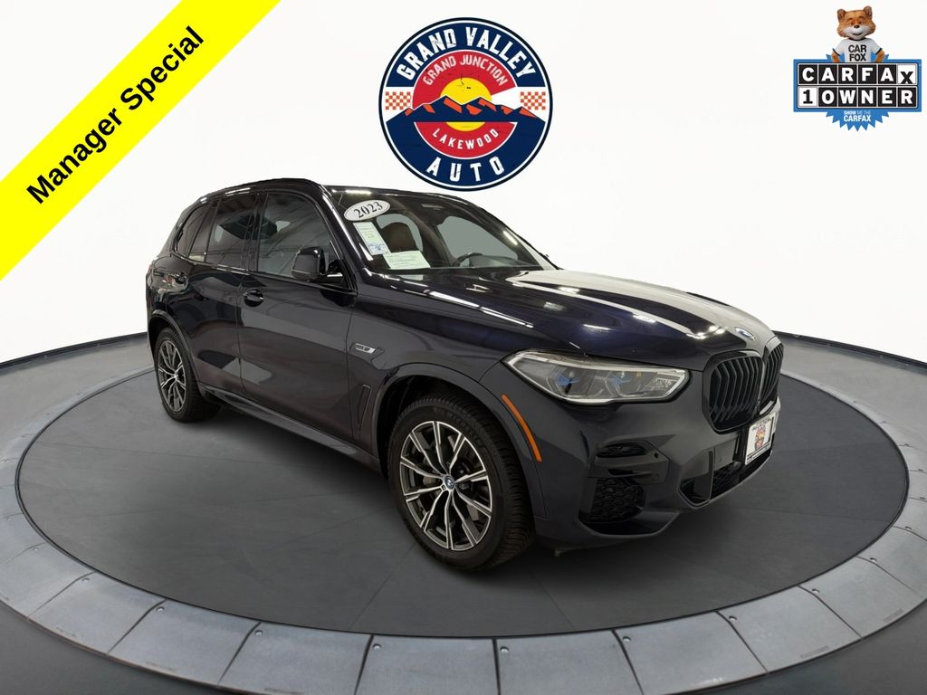 2023 BMW X5 45e's photo