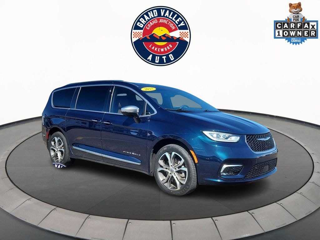 Used 2023 Chrysler Pacifica Pinnacle Minivan/Van