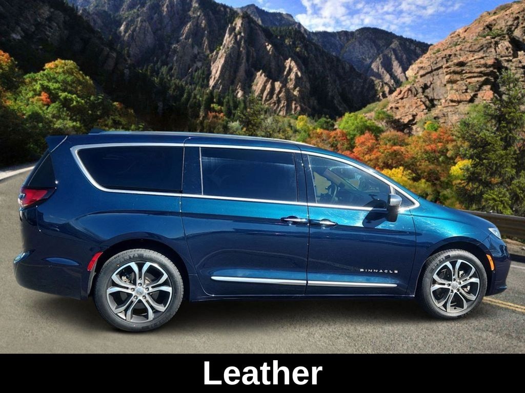 Used 2023 Chrysler Pacifica Pinnacle Minivan/Van