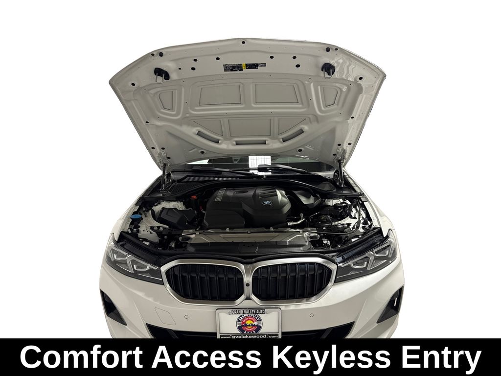 2025 BMW 3 Series 330i - Photo 12
