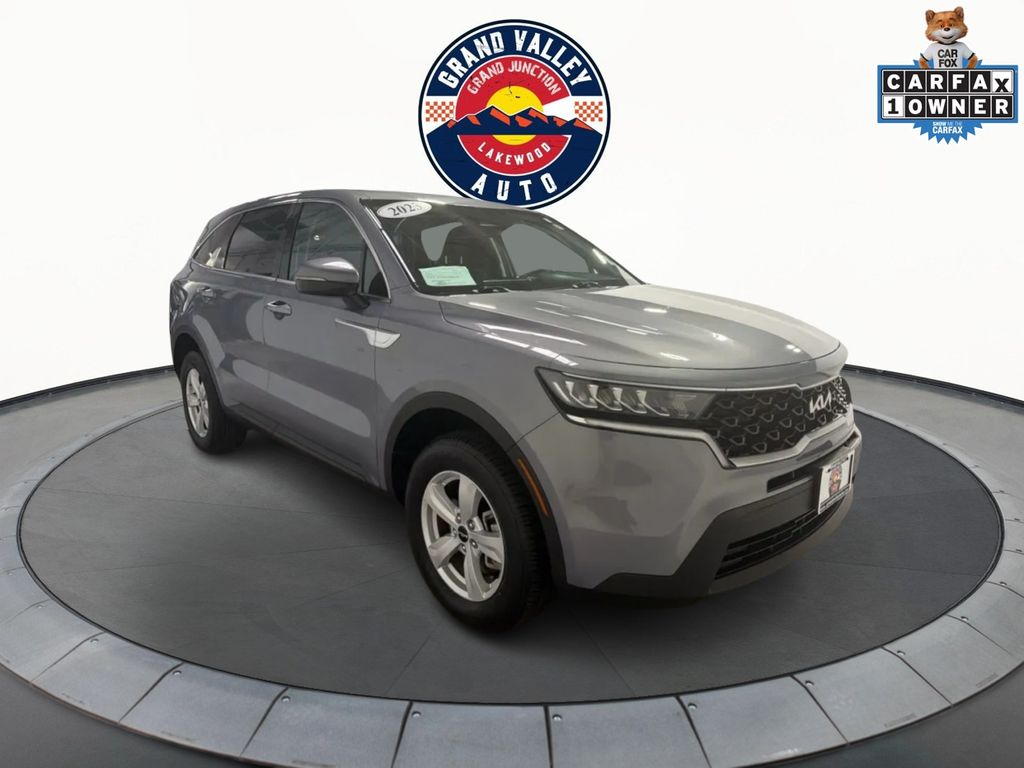 2023 Kia Sorento LX AT 4WD's photo