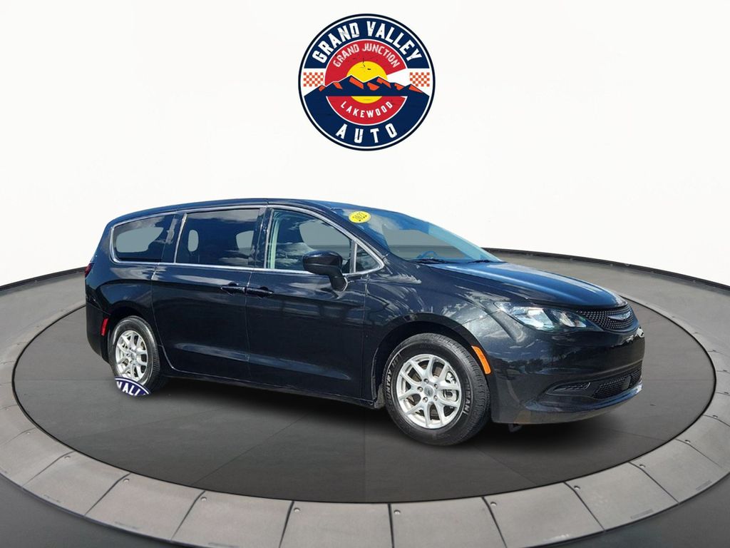 2022 Chrysler Voyager Voyager LX Minivan/Van's photo