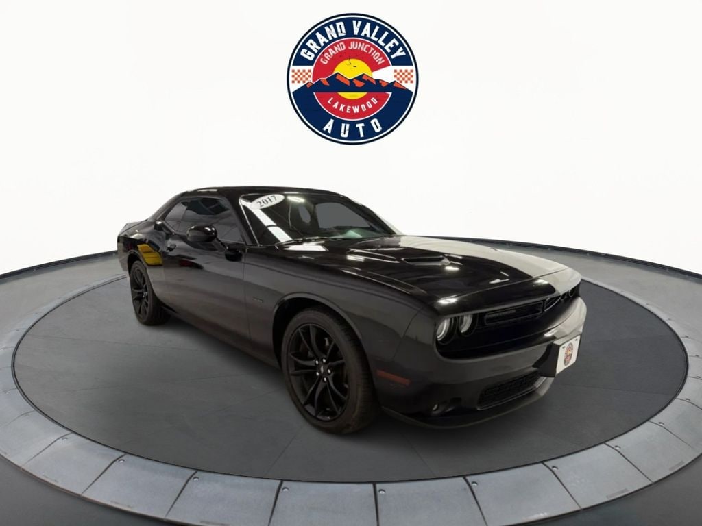 2017 Dodge Challenger R/T's photo