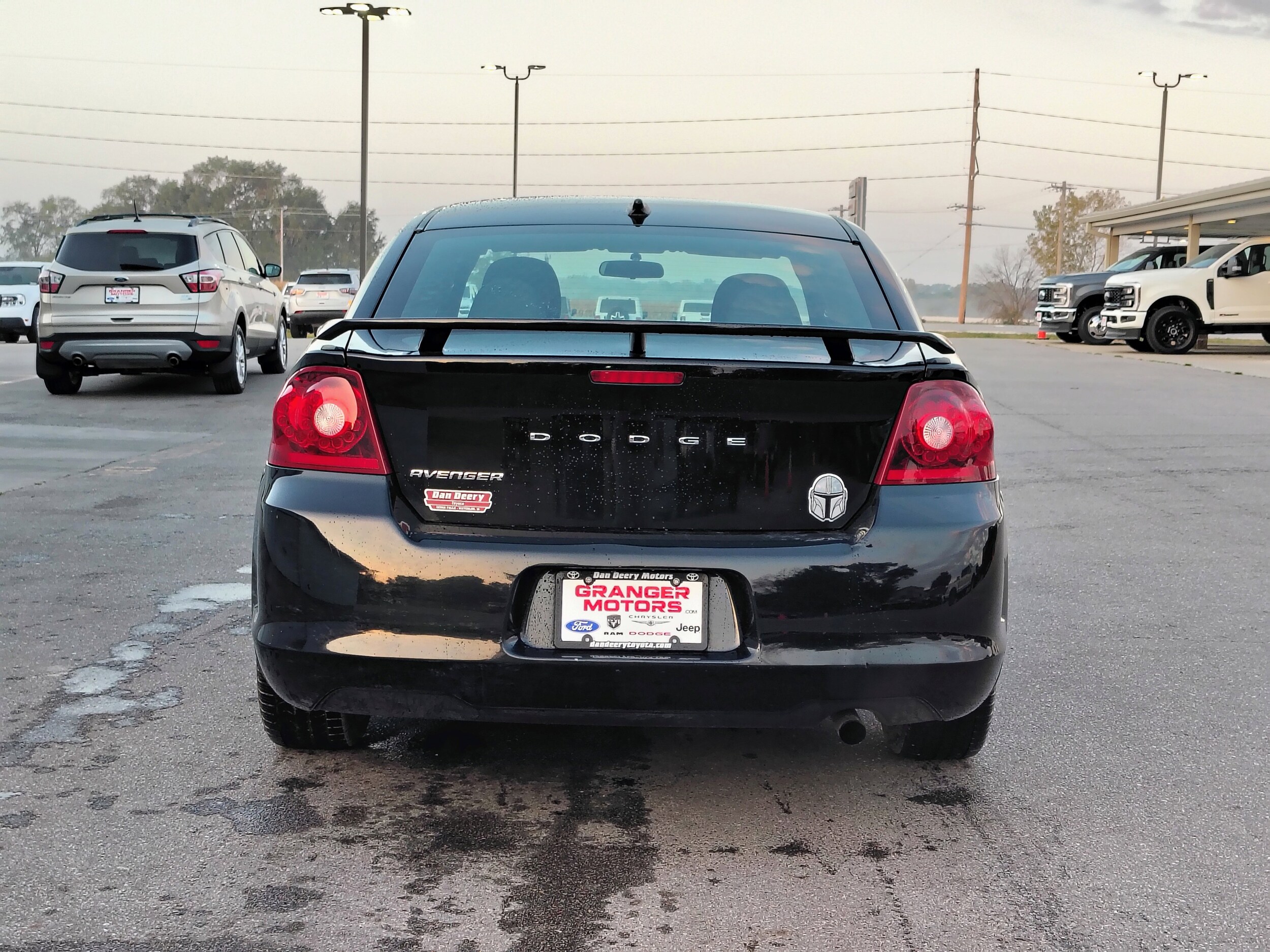 2013 Dodge Avenger SE photo 3