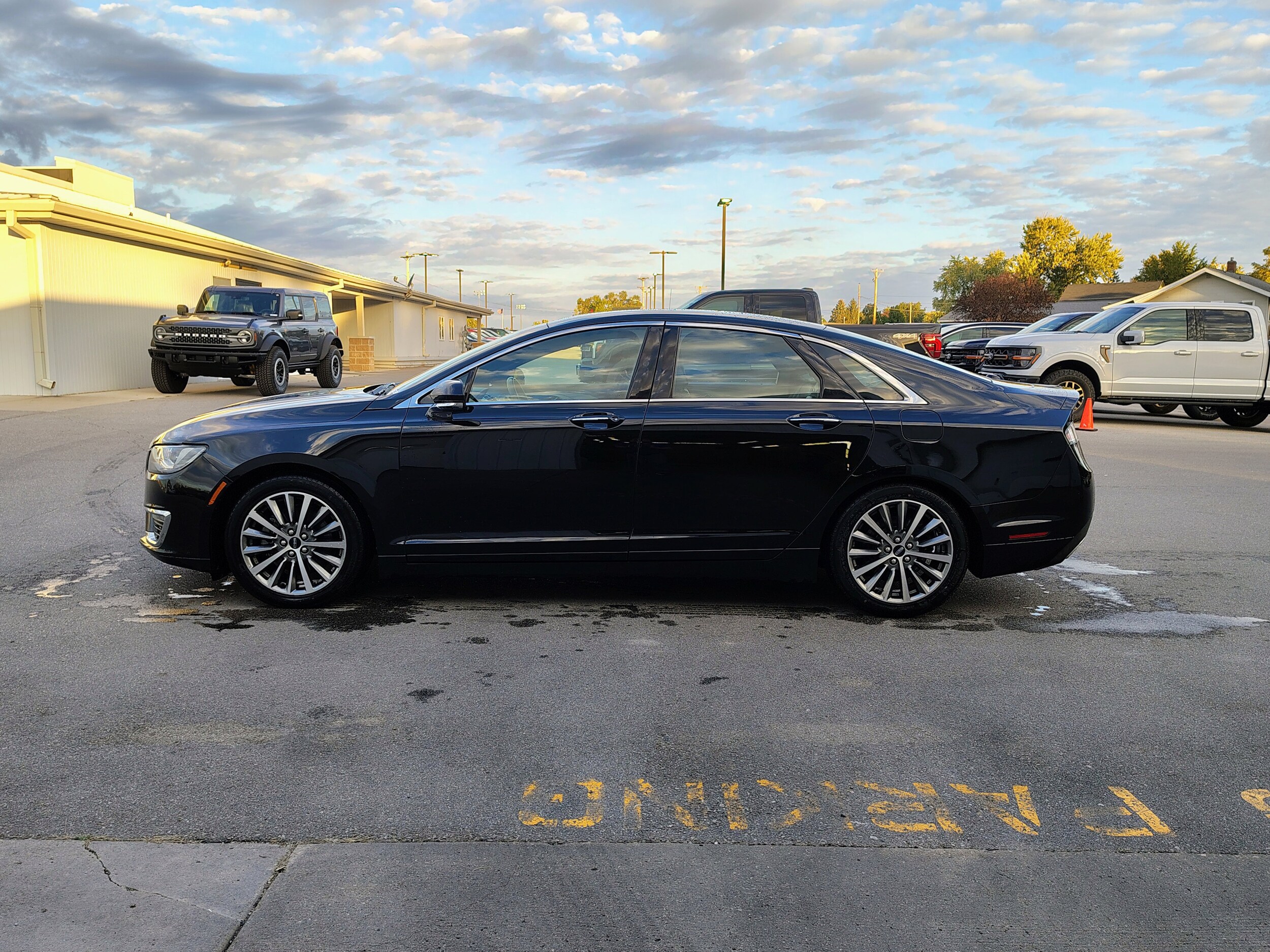 2020 Lincoln MKZ Standard photo 3