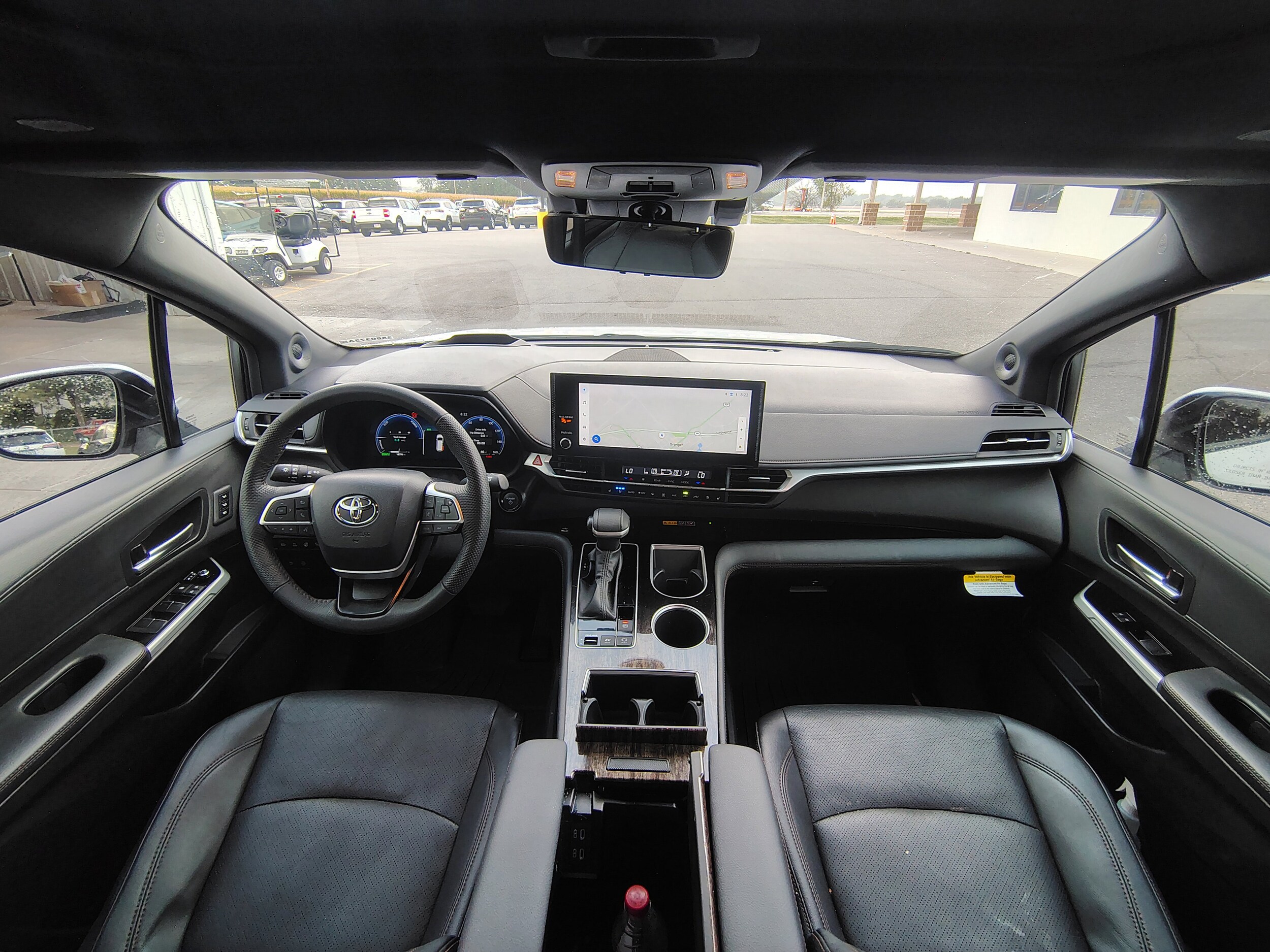 2025 Toyota Sienna Platinum photo 2