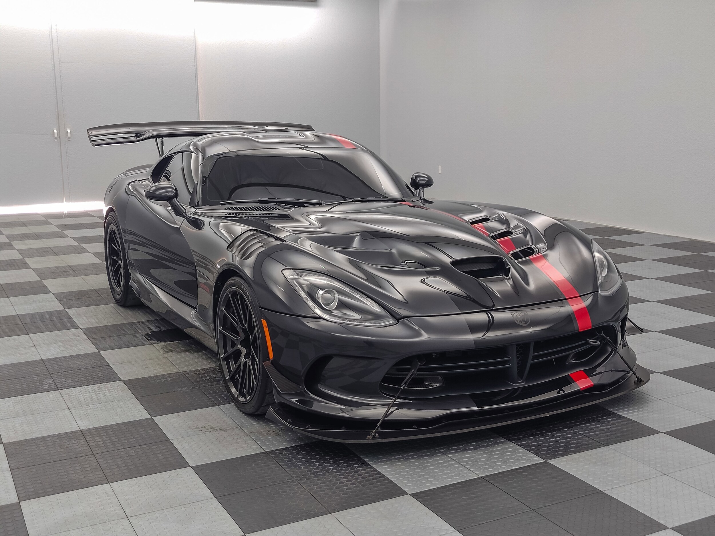 2016 Dodge Viper GTC ACR photo 2