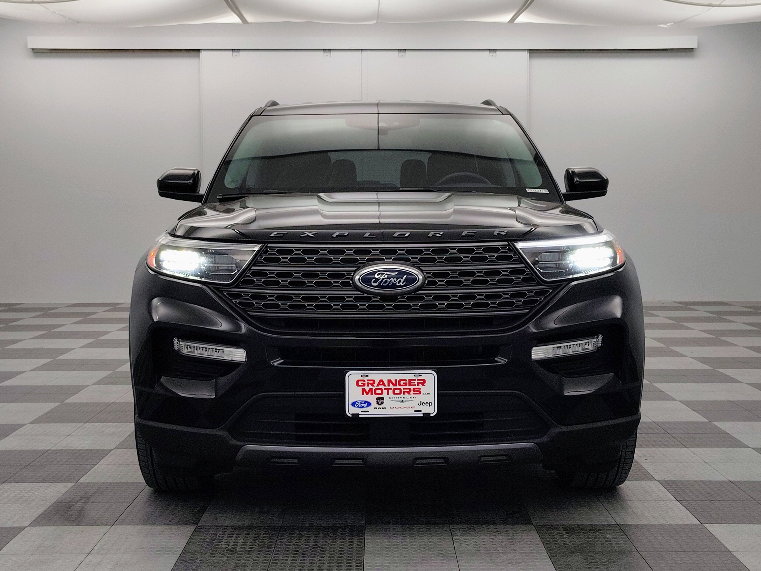 2023 Ford Explorer XLT photo 3