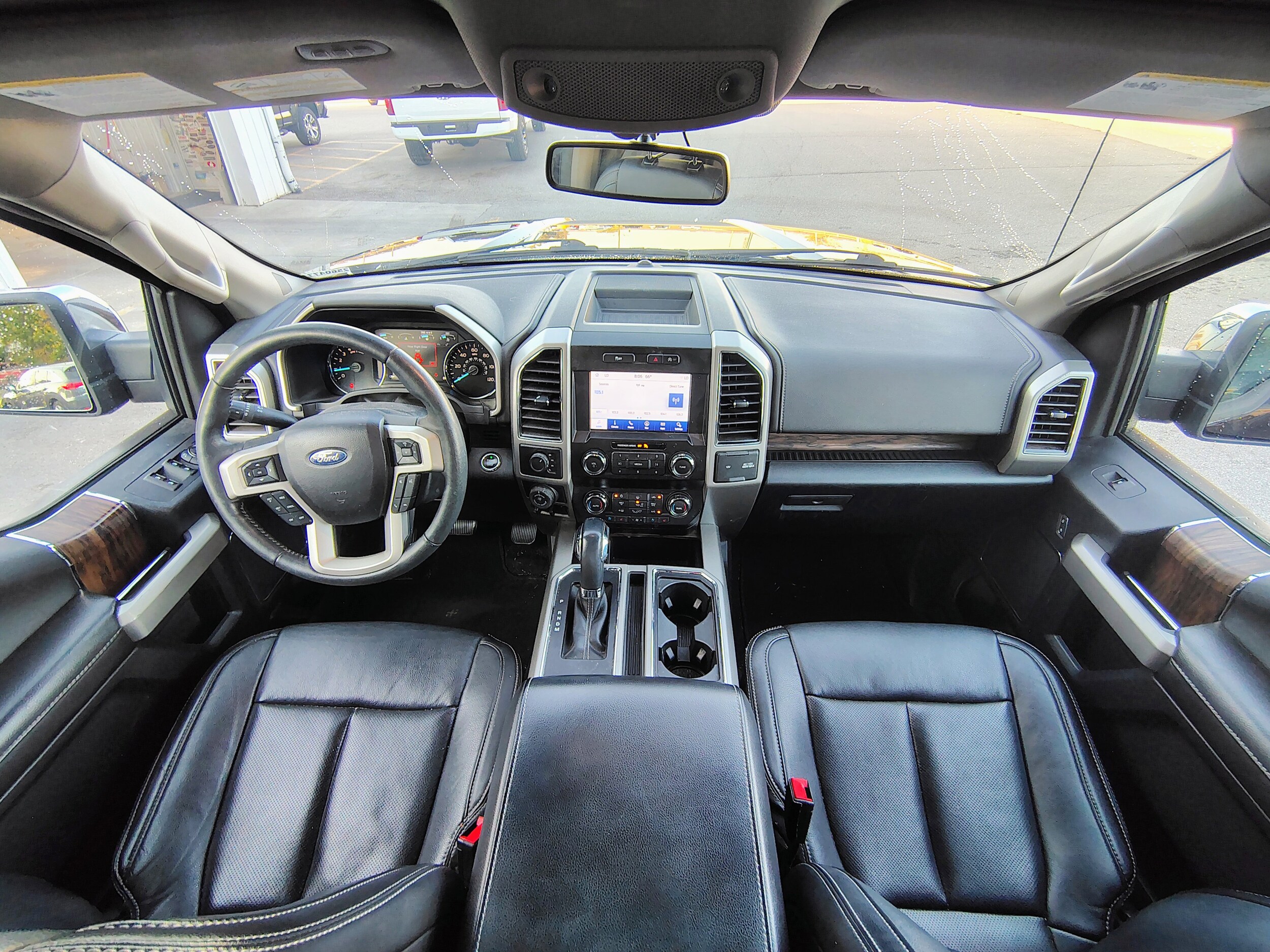 2019 Ford F-150 Lariat photo 2