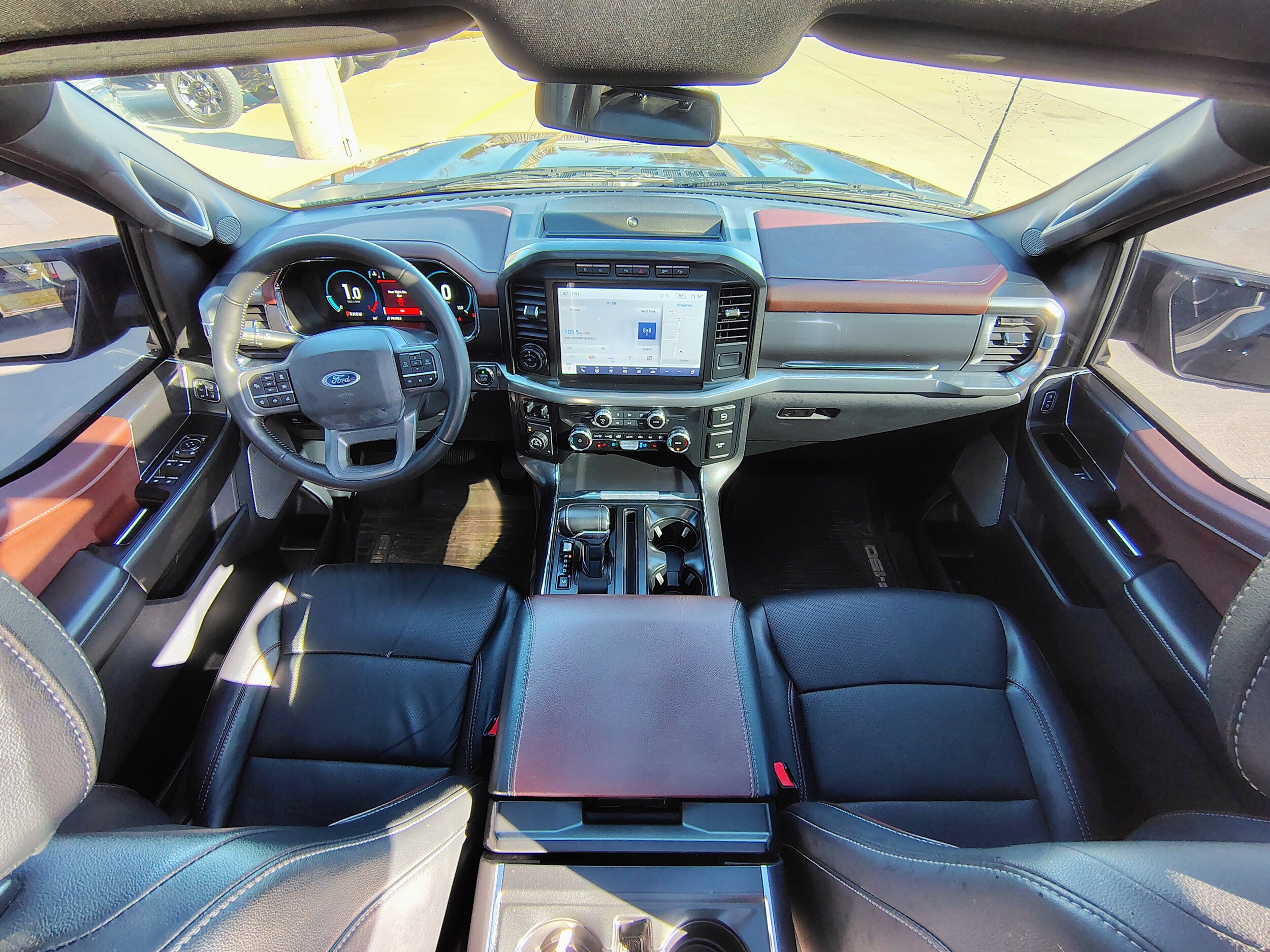 2023 Ford F-150 Lariat photo 2