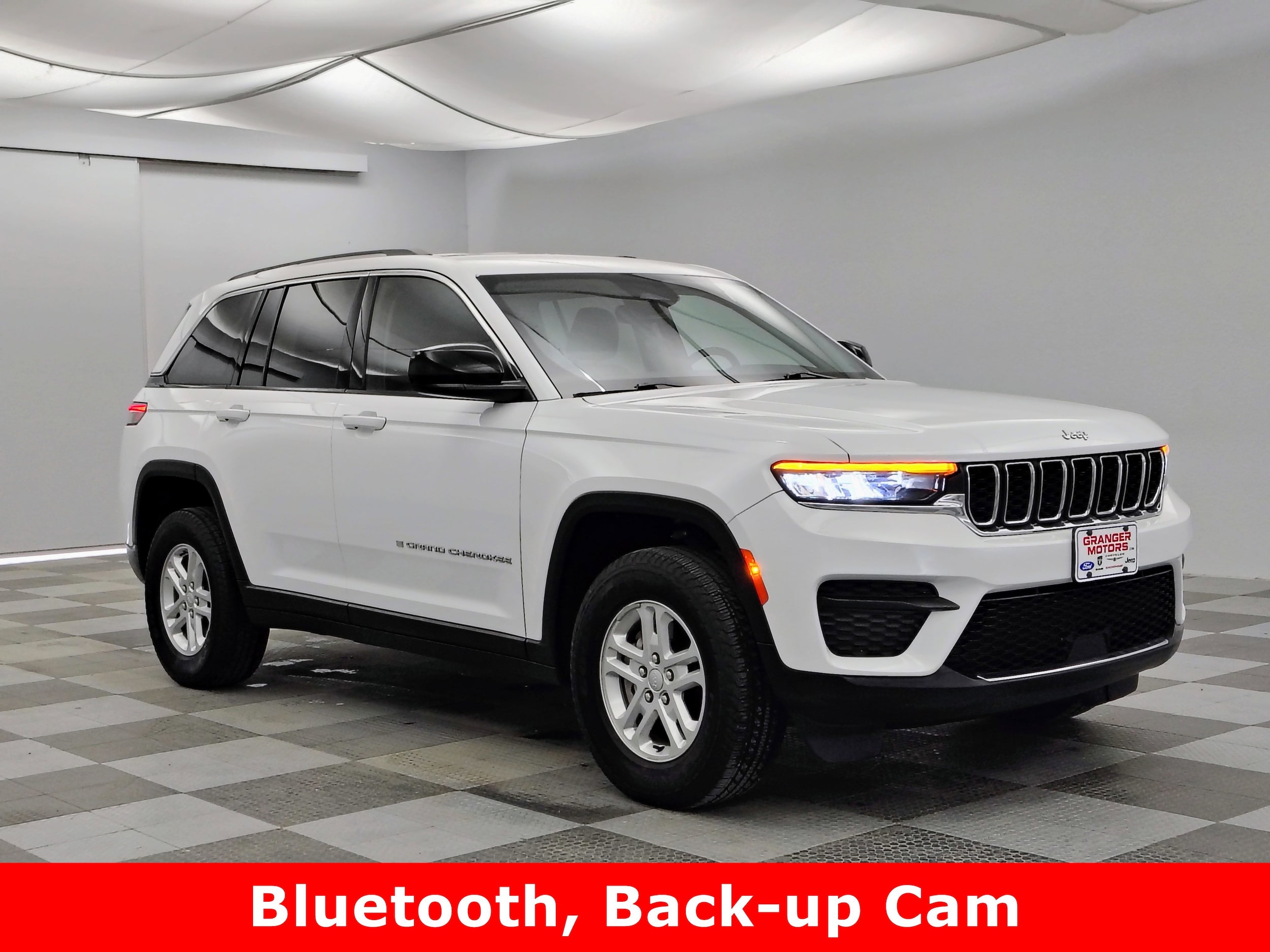 2023 Jeep Grand Cherokee Laredo 4x4's photo