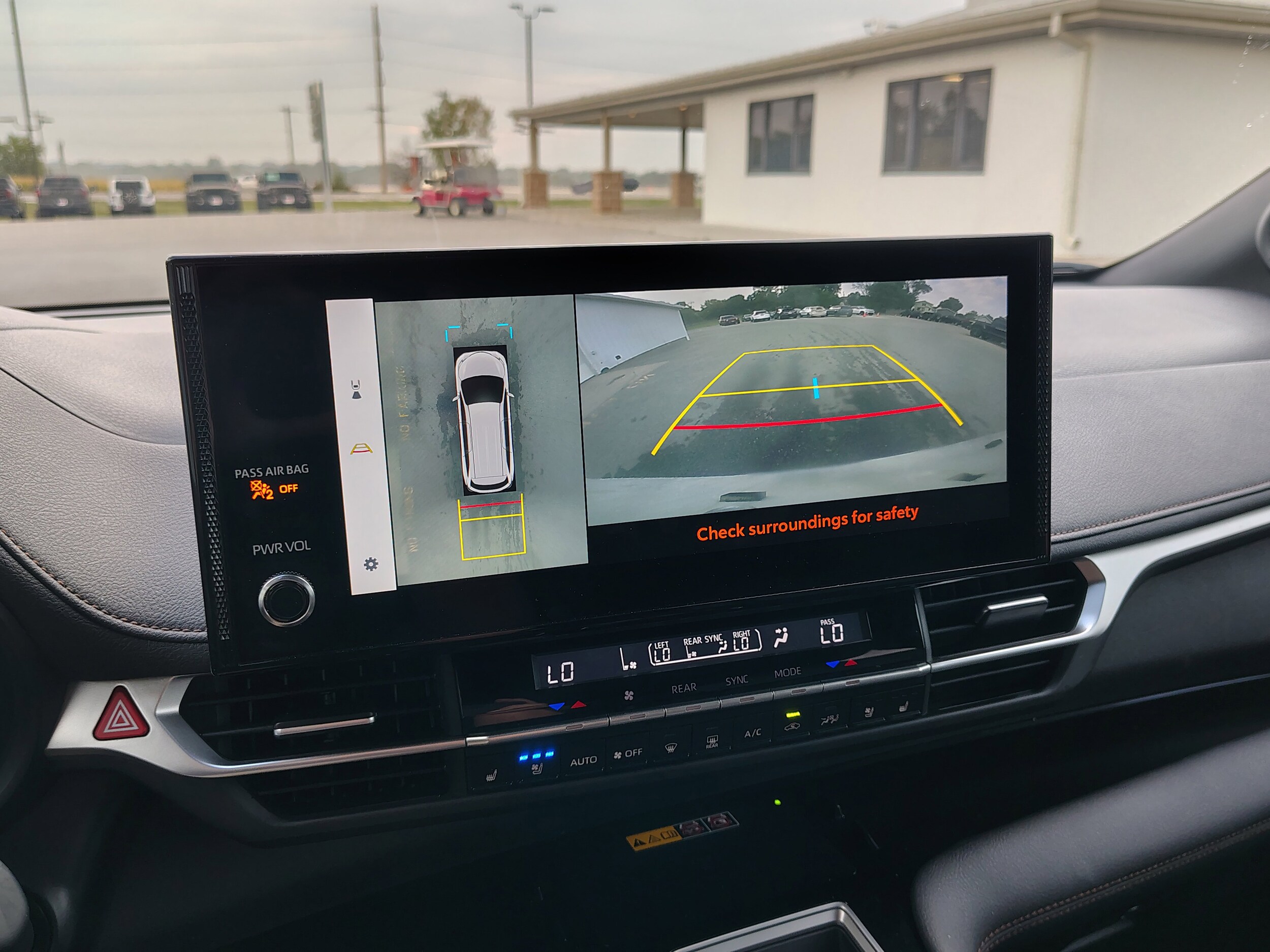 2025 Toyota Sienna Platinum photo 3