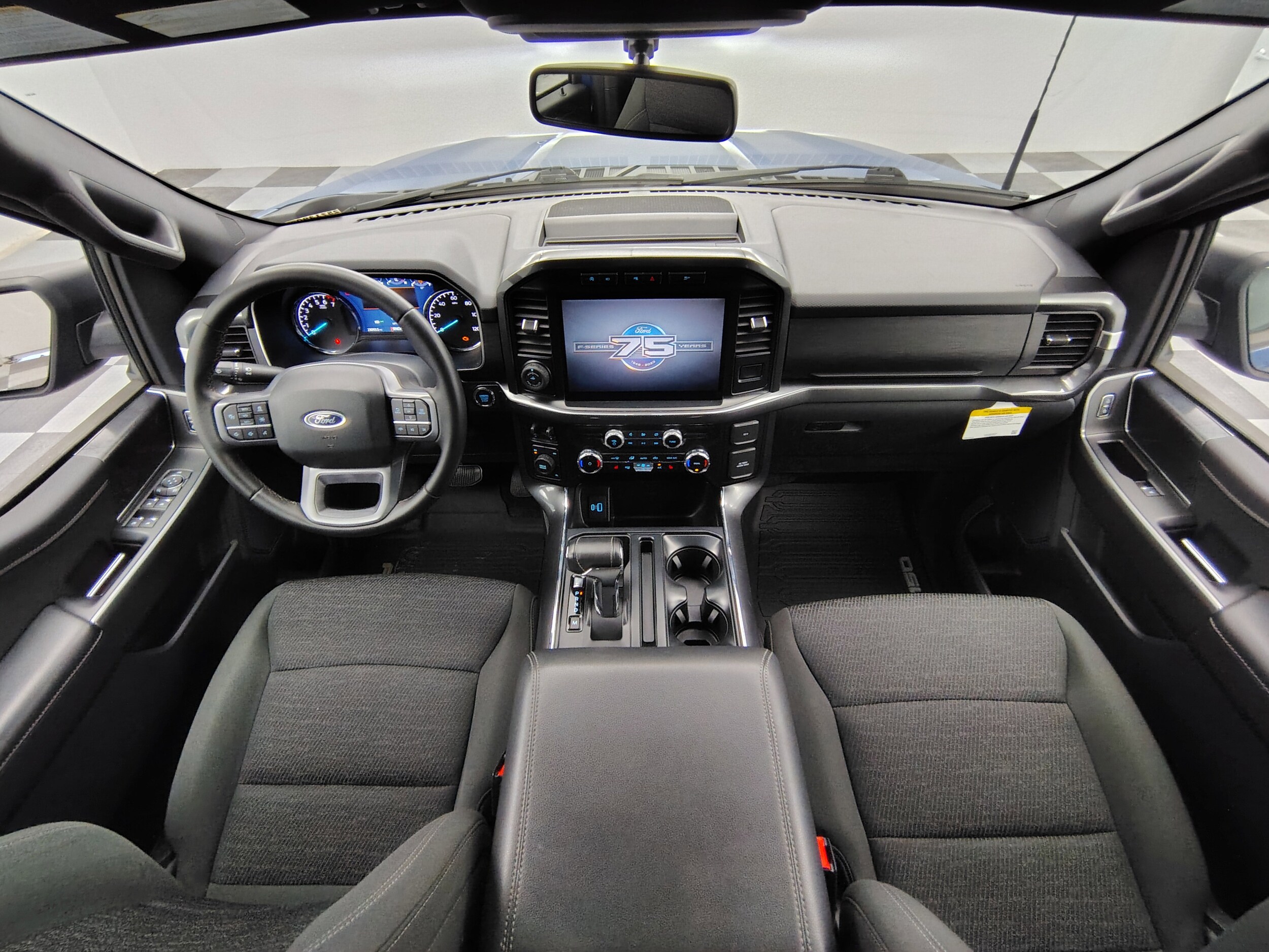 2023 Ford F-150 XLT photo 2