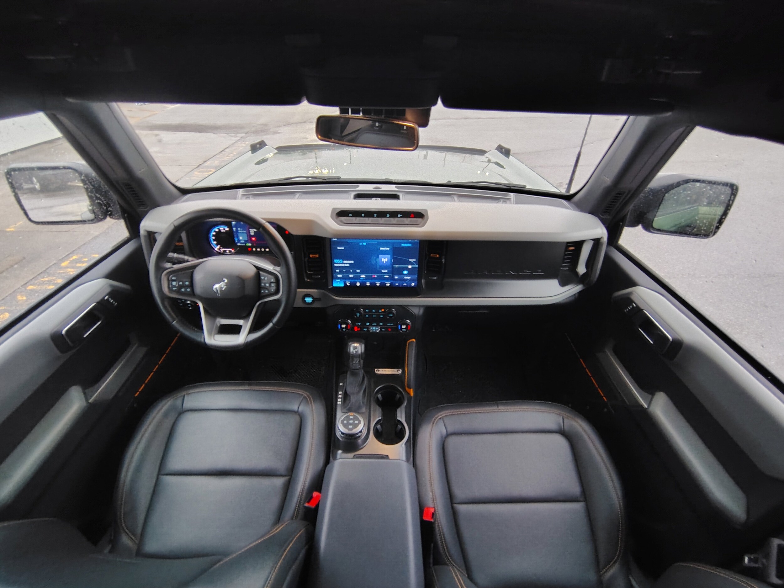 2023 Ford Bronco Badlands photo 2