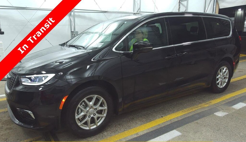 Used 2025 Chrysler Pacifica Select Van