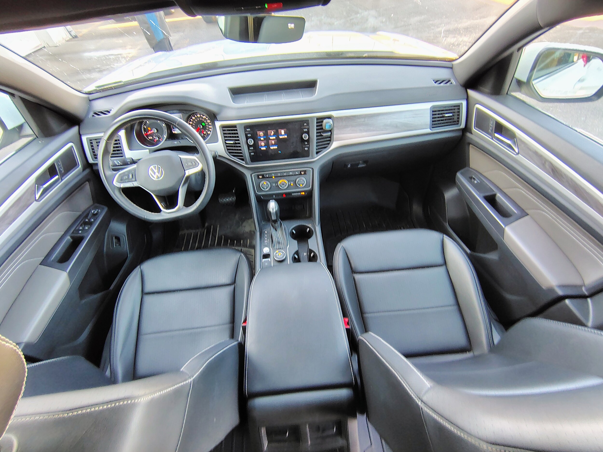 2021 Volkswagen Atlas Cross Sport V6 SE Technology photo 2