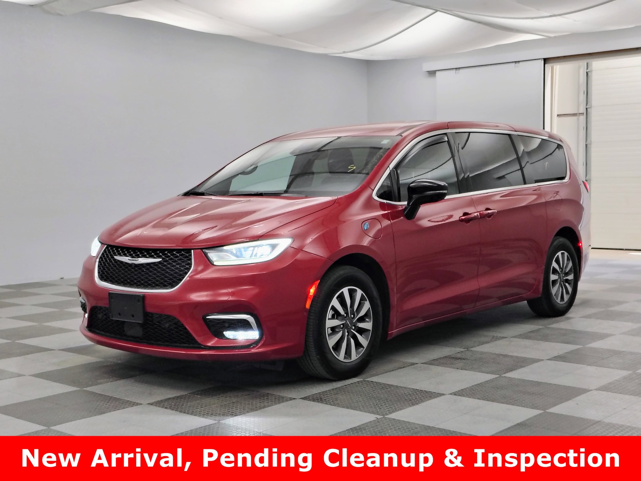2025 Chrysler Pacifica Hybrid Select PHEV's photo