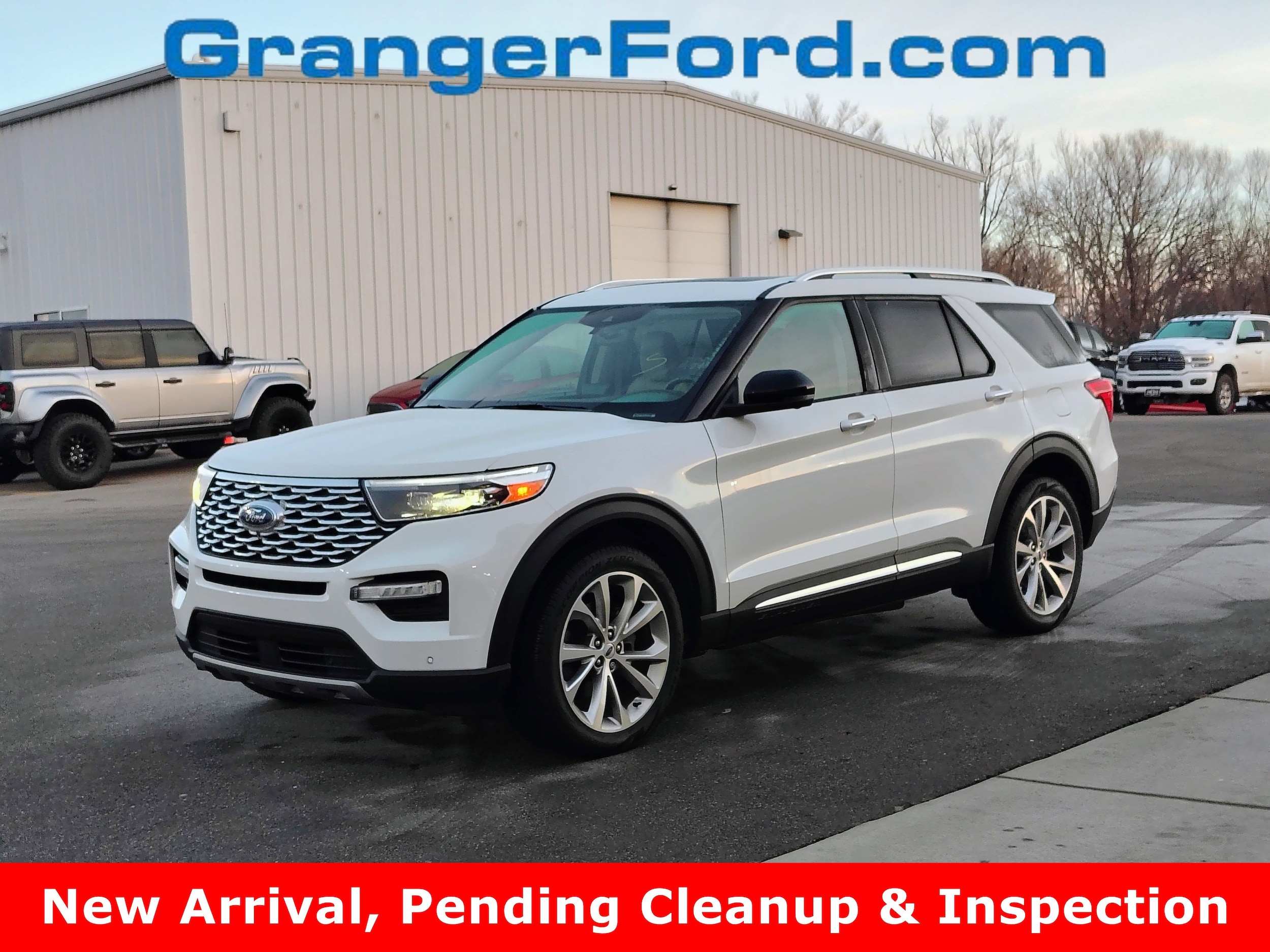 2023 Ford Explorer Platinum's photo